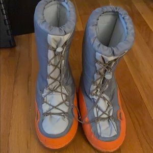 Khombu orange snow boots